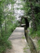 Petit canal près de la passerelle